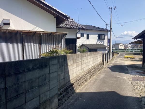 5DK Used Detached House in Saijo, Ehime - Thumbnail 2