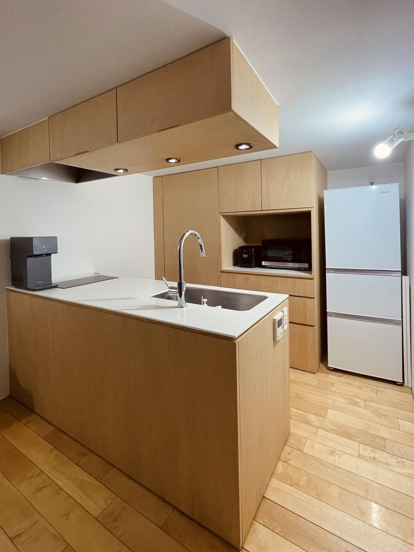 1LDK Designer Condo with Park Views in Shinagawa, Tokyo - Thumbnail 3