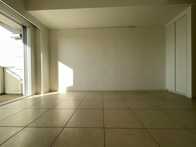 1K Apartment for Sale in Minami-Azabu, Minato, Tokyo - Thumbnail 3