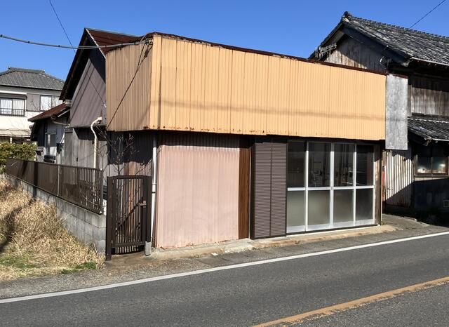 2M Yen Showa-Era House with Garden in Tateyama, Chiba - Image 1