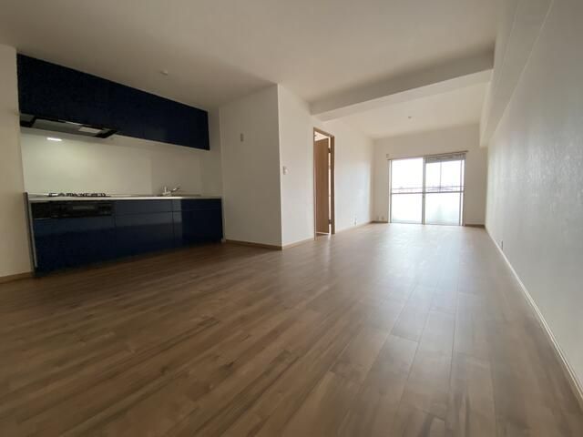 Renovated 1LDK Apartment for Sale in Tsurumi, Osaka - Thumbnail 3