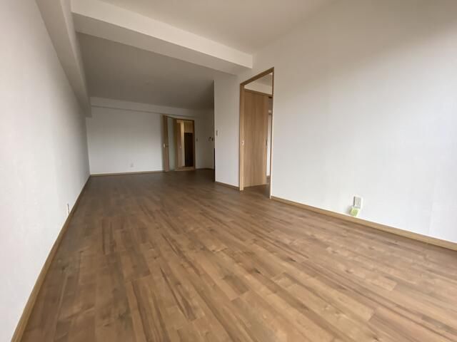 Renovated 1LDK Apartment for Sale in Tsurumi, Osaka - Thumbnail 4