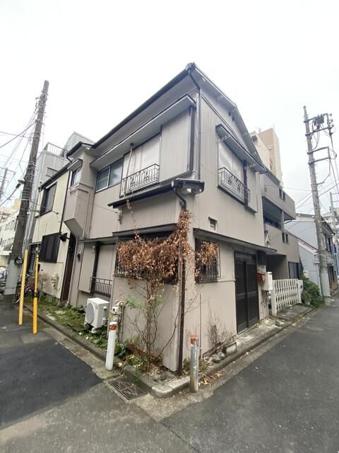 Compact 2K Wooden House for Sale in Yokohama's Naka Ward - Thumbnail 2