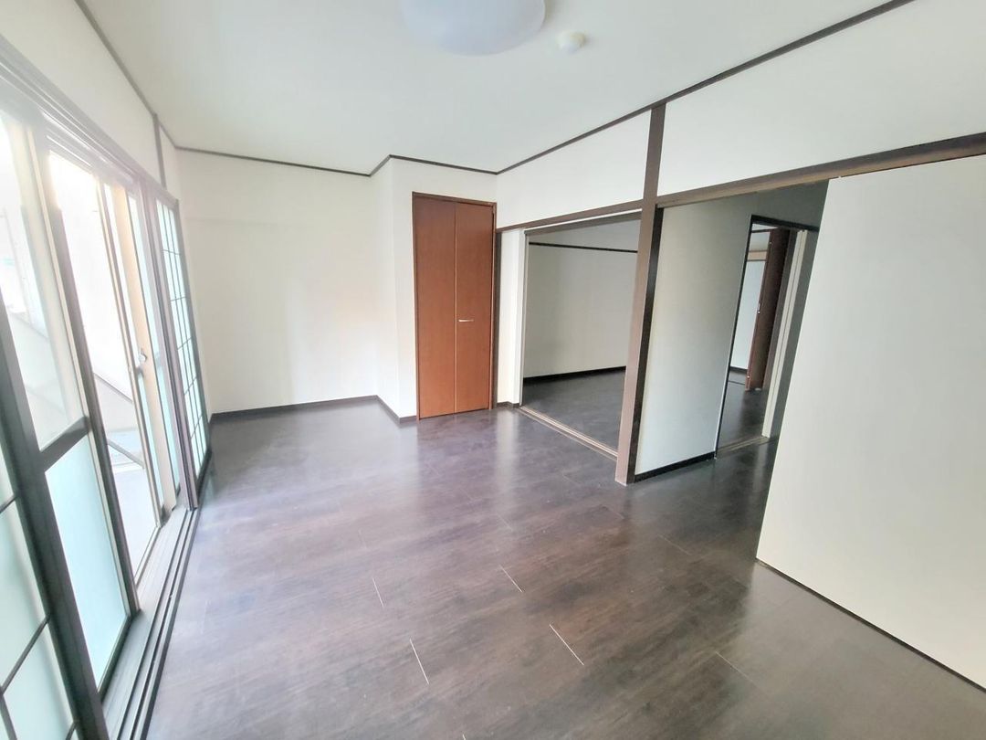 Renovated 2DK Apartment for Sale in Mita, Minato Ward, Tokyo - Thumbnail 2