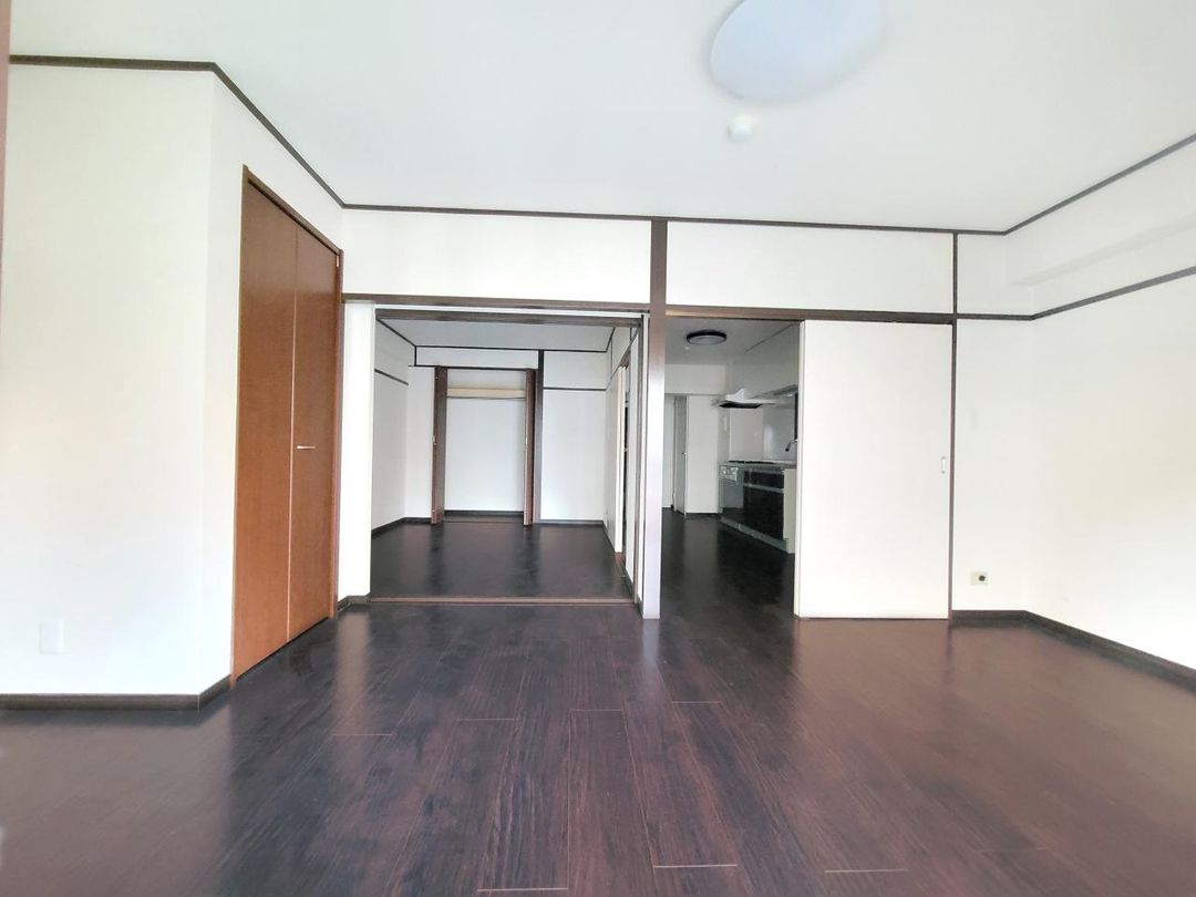 Renovated 2DK Apartment for Sale in Mita, Minato Ward, Tokyo - Thumbnail 3