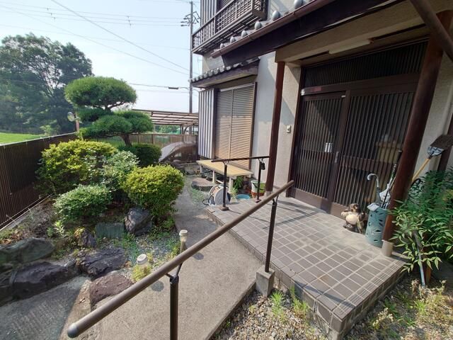 4LDK Detached House for Sale in Hirakata, Osaka - Thumbnail 2