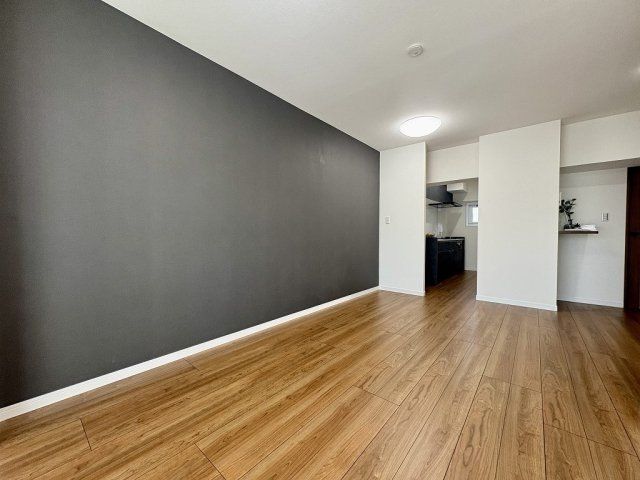 Renovated 2LDK Apartment for Sale in Ichikawa, Chiba - Thumbnail 3