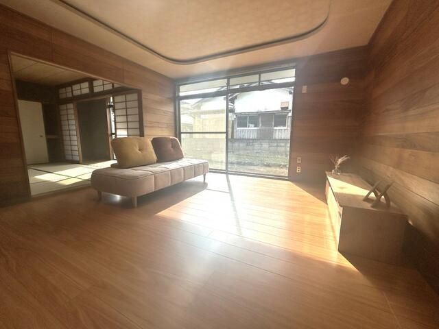 Renovated 6DK House in Saiyo City, Ehime - 448 sqm Land - Thumbnail 2