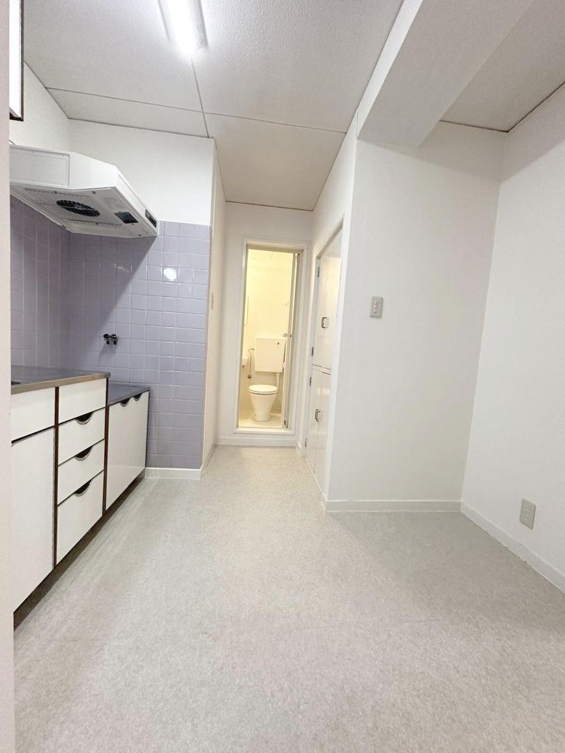 Renovated 1DK Apartment for Rent near Esaka Station, Suita - Thumbnail 3