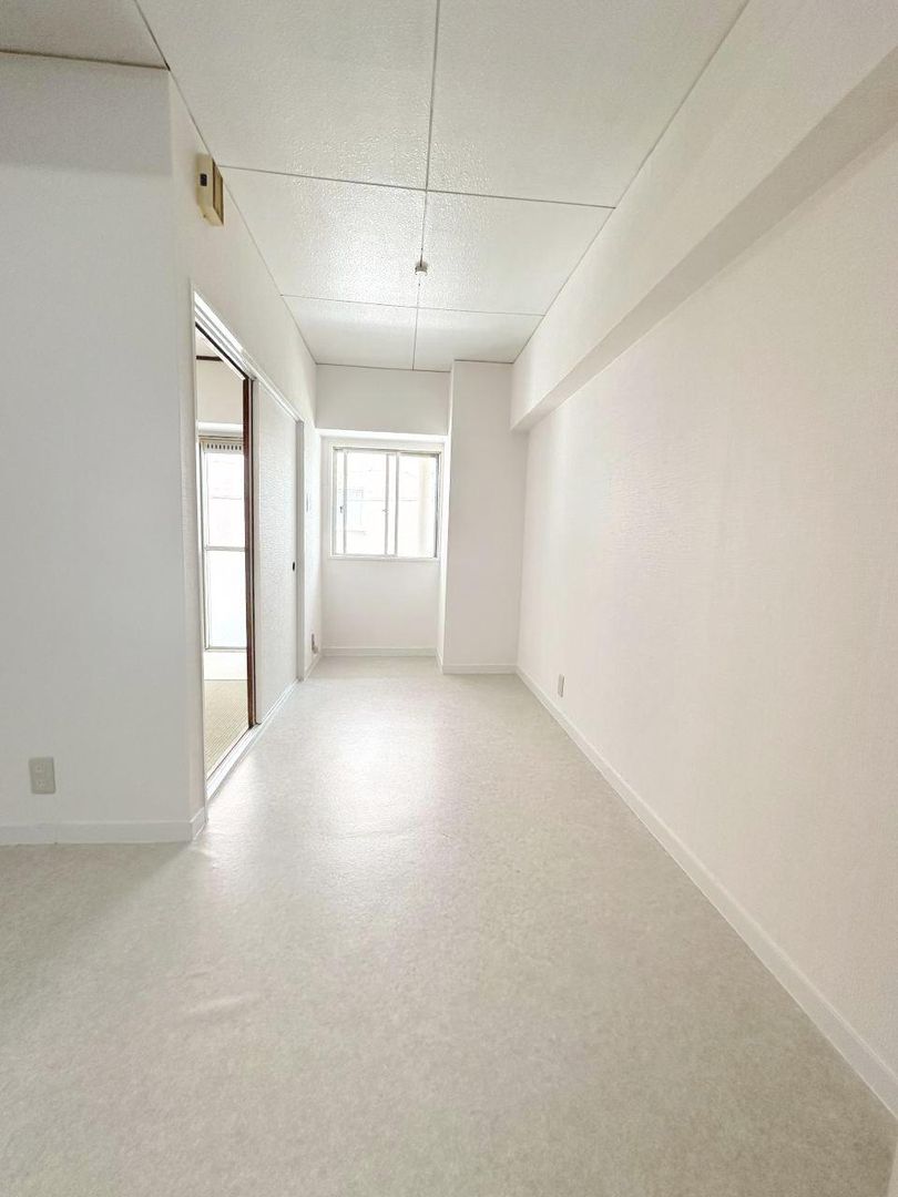 Renovated 1DK Apartment for Rent near Esaka Station, Suita - Thumbnail 2