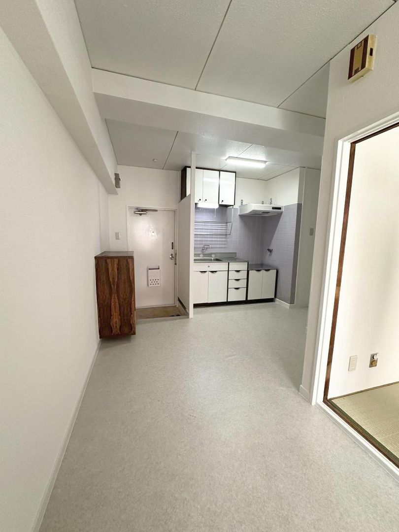Renovated 1DK Apartment for Rent near Esaka Station, Suita - Thumbnail 4