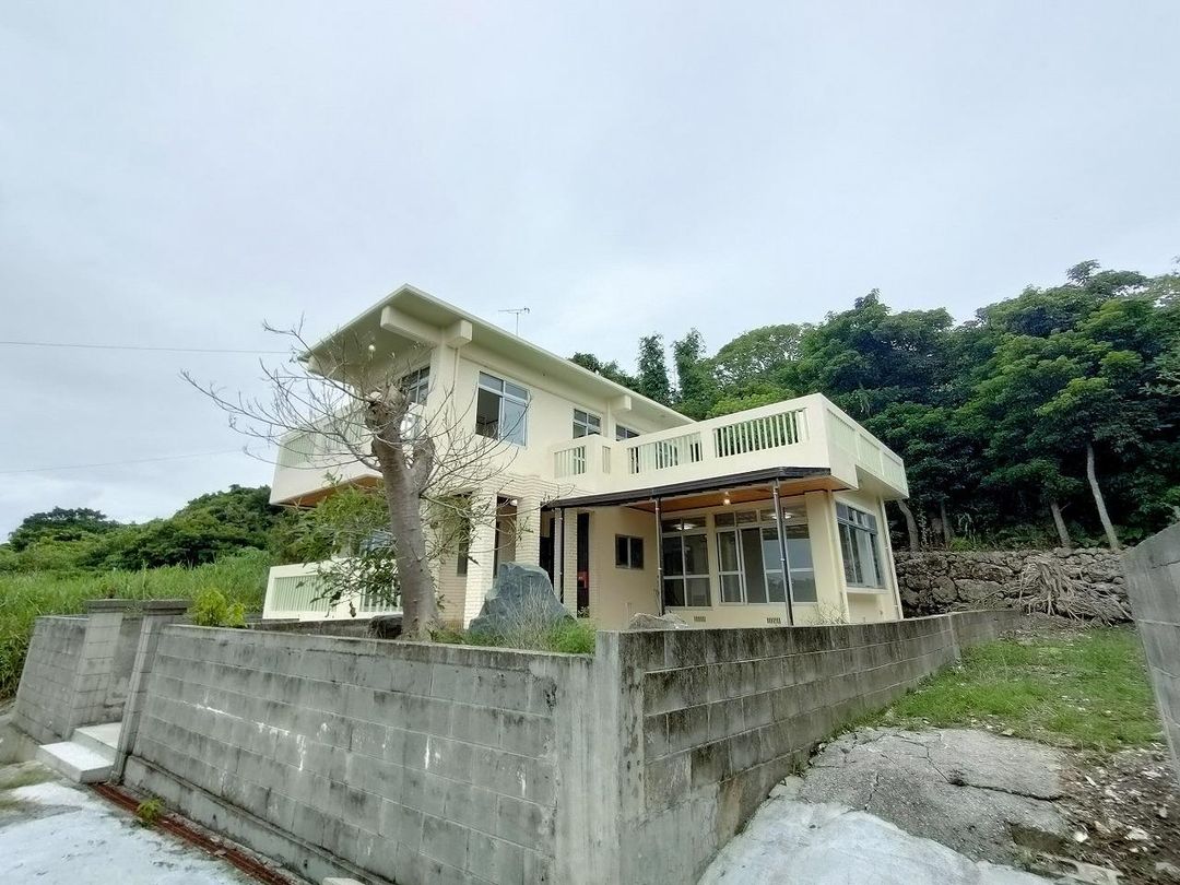 Renovated 3LDK House on Large Plot in Nanjo City, Okinawa - Thumbnail 4