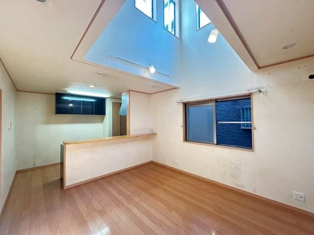 4LDK Detached House with Open Ceiling in Kishiwada, Osaka - Thumbnail 2