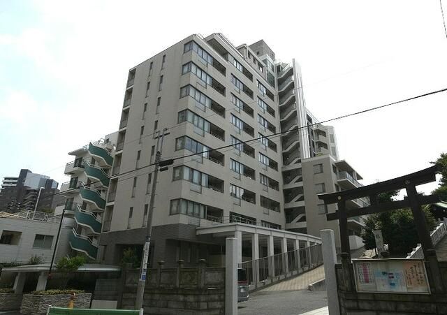 Grand Maison Shirokane 2LDK Apartment for Sale in Minato, Tokyo - Thumbnail 2