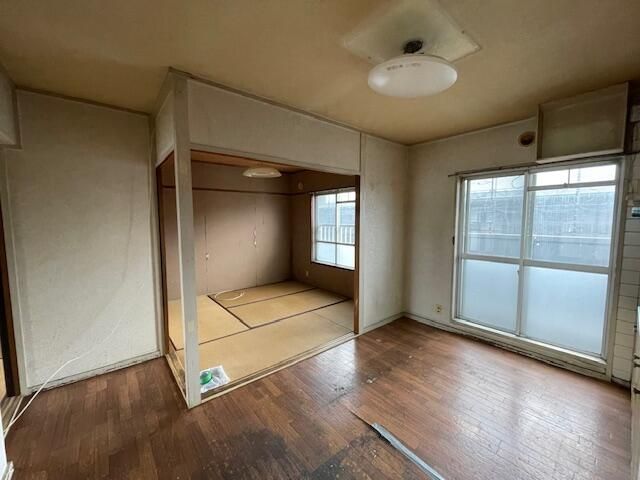 4DK Apartment for Sale in Kakogawa, Hyogo - Dual-Aspect Balcony - Thumbnail 2