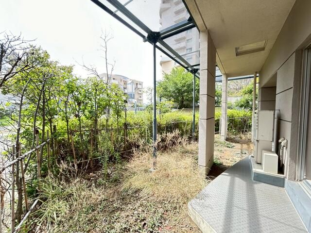 3LDK Apartment with Private Garden in Kaizuka, Osaka for Sale - Thumbnail 2