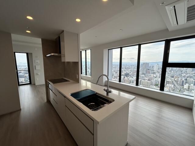 New 45th Floor 2LDK Apartment in Cielia Tower Osaka Horie - Thumbnail 4