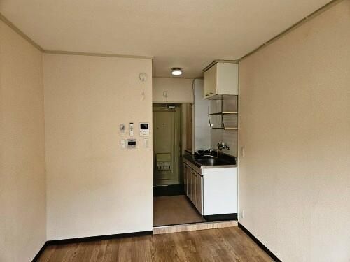 1K Apartment for Rent in Sakai, Osaka - No Key Money, Pet Friendly - Thumbnail 4