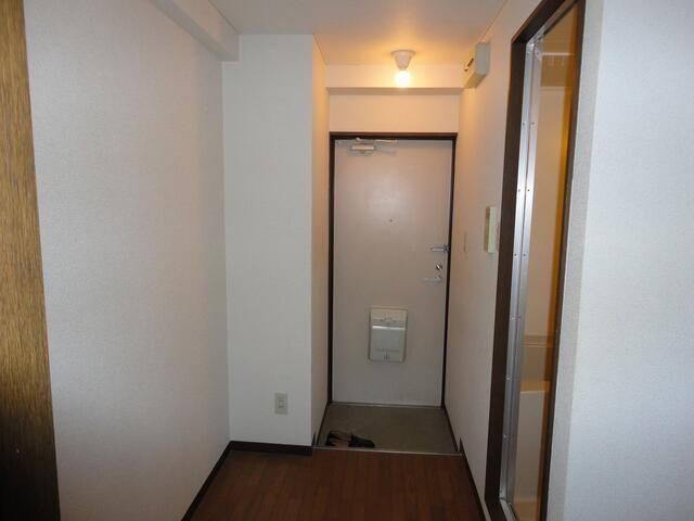 1R Apartment for Rent near Senbashi Station, Osaka - Thumbnail 2