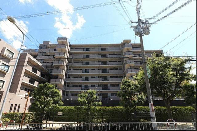 Renovated 4LDK Apartment for Sale in Hirakata, Osaka - Thumbnail 2