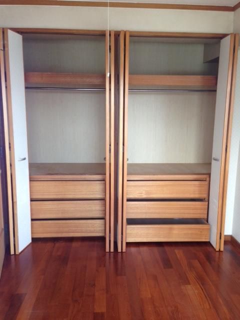 2LDK Apartment for Rent in Okinawa City with Triple-Sided Balcony - Thumbnail 4