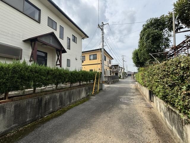 4LDK Detached House for Sale in Niihama, Ehime - Thumbnail 2