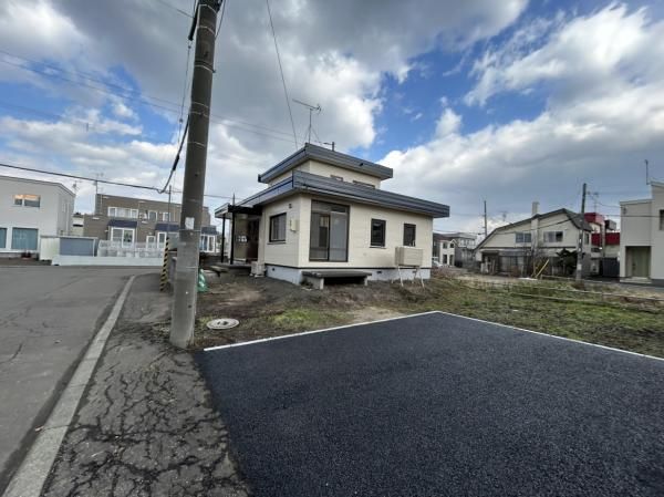 Renovated 4LDK House with Parking in Sapporo's Shiroishi Ward - Thumbnail 2