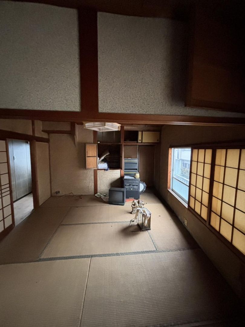 1927 Historic Wooden House for Sale in Gamagori, Aichi - Thumbnail 4