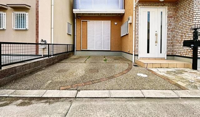Renovated 5LDK House for Sale in Hirakata, Osaka - Thumbnail 3