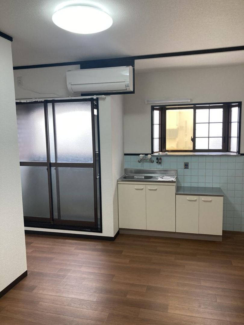 Renovated 1K Townhouse for Rent in Osaka Asahi Ward - Thumbnail 2