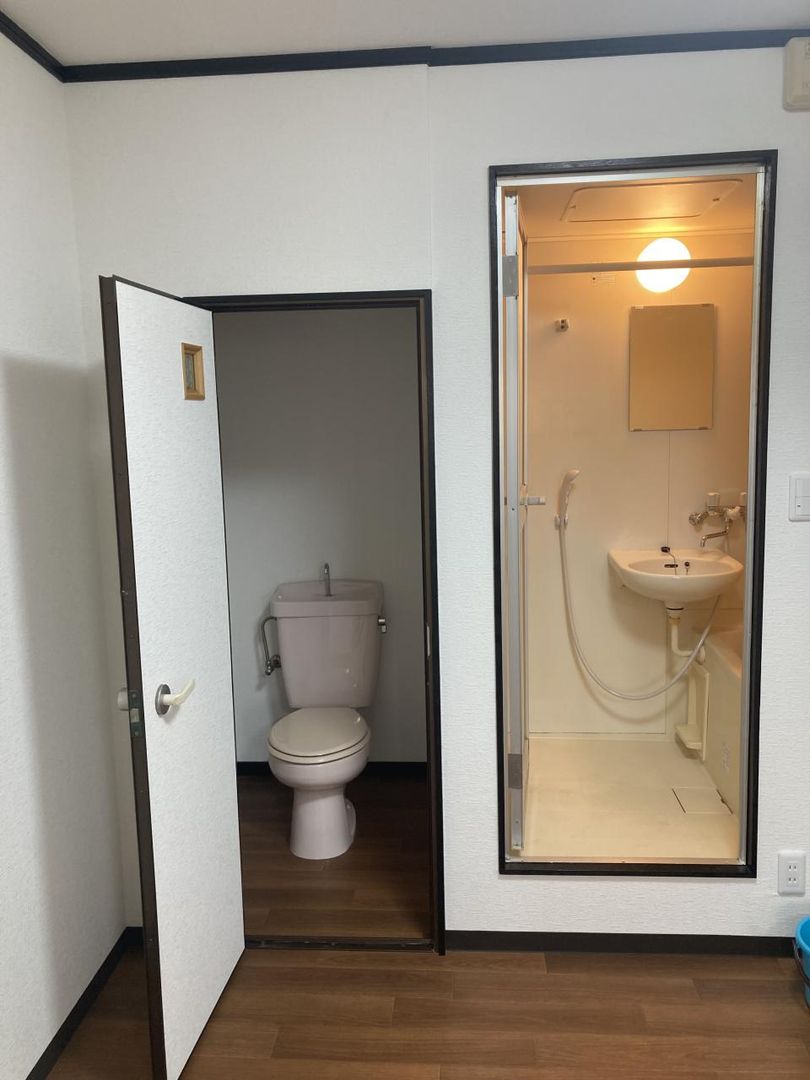 Renovated 1K Townhouse for Rent in Osaka Asahi Ward - Thumbnail 3