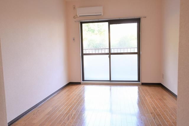 Studio Apartment for Rent in Suita, Osaka - 19.6 sqm - Thumbnail 4