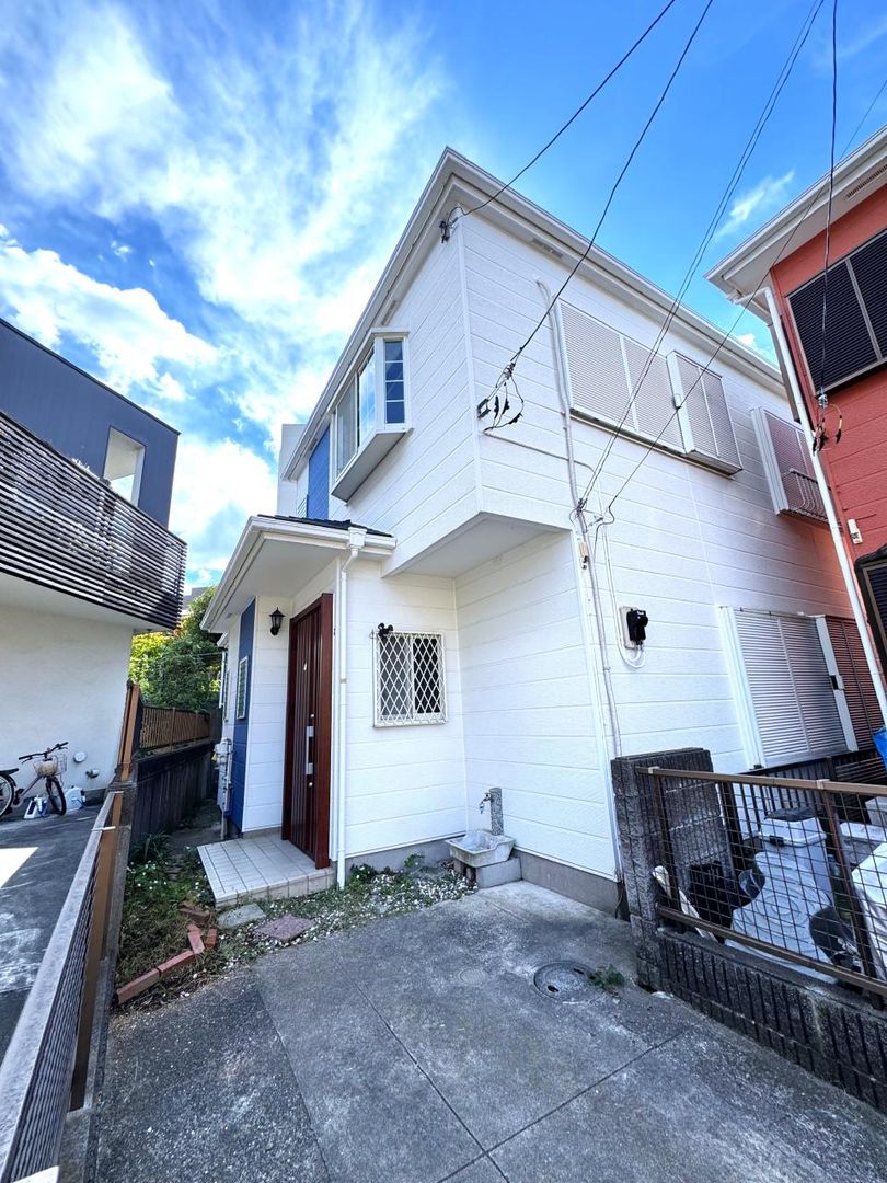 3LDK Detached House for Sale in Yokohama's Totsuka Ward - Thumbnail 2