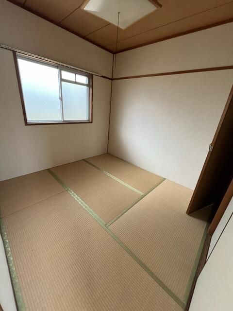 2K Apartment for Rent in Ikuno Ward, Osaka | Near Teradacho Station - Thumbnail 4