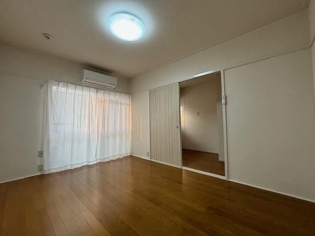 1K Apartment for Rent in Toyonaka, Osaka - No Key Money - Thumbnail 3