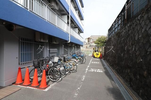 2DK Apartment for Rent in Quiet Higashiosaka, Osaka - Thumbnail 2