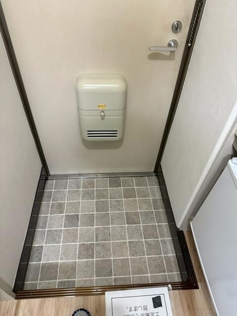 Renovated 1R Apartment for Rent in Toyonaka, Osaka - 30,000 Yen - Thumbnail 3