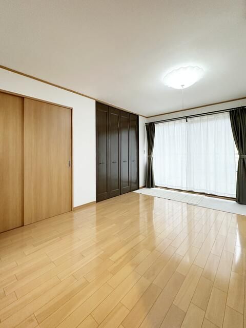 5LDK Two-Generation House for Sale in Nisshin, Aichi - Thumbnail 3