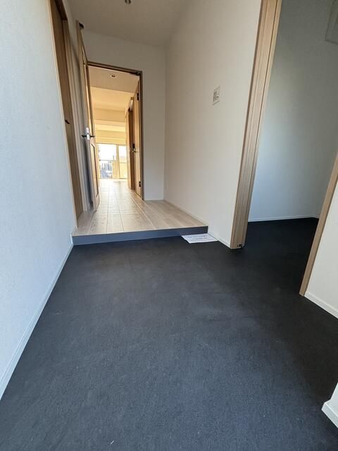 Renovated 2LDK Apartment for Sale in Higashiosaka, Osaka - Thumbnail 3