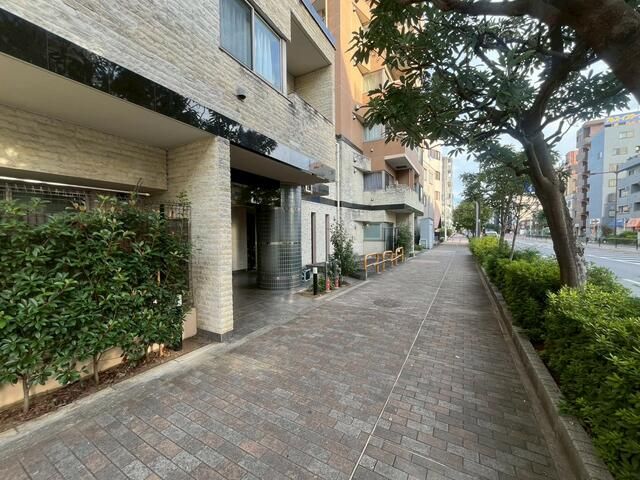 Shinjuku Studio Apartment for Sale with 3.87% Yield - Thumbnail 3