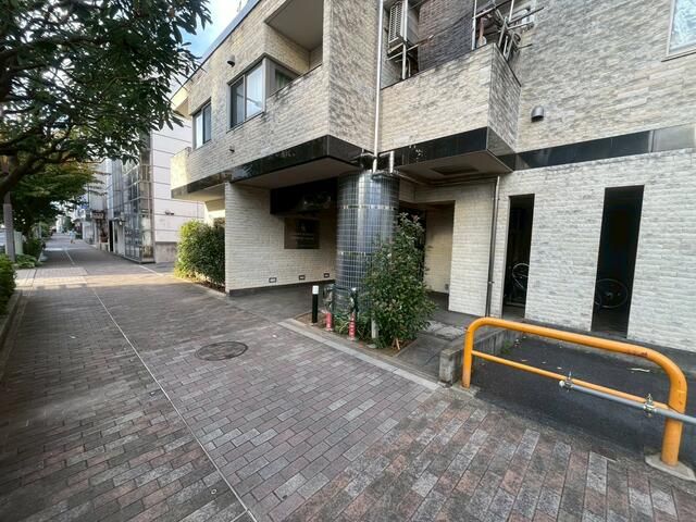 Shinjuku Studio Apartment for Sale with 3.87% Yield - Thumbnail 4