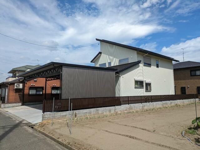 2019-Built 5LDK House with Solar Panels & 4-Car Garage in Komaki - Thumbnail 3