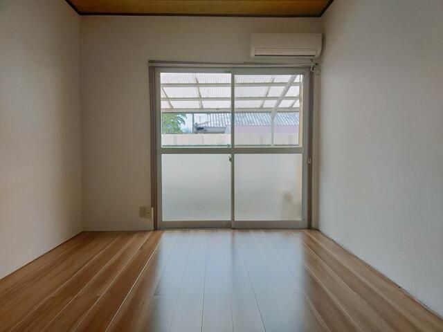 1K Apartment for Rent in Miyazaki City, No Security Deposit - Thumbnail 3