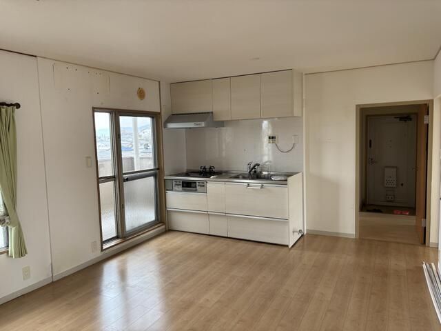 3LDK Apartment for Sale Near Kashihara Jingu Shrine, Nara - Thumbnail 2