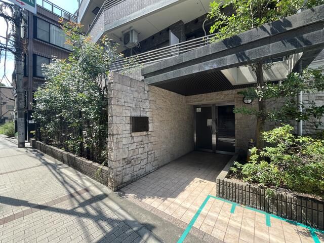 1DK Apartment for Sale in Ikenohata, Taito, Tokyo - Thumbnail 2