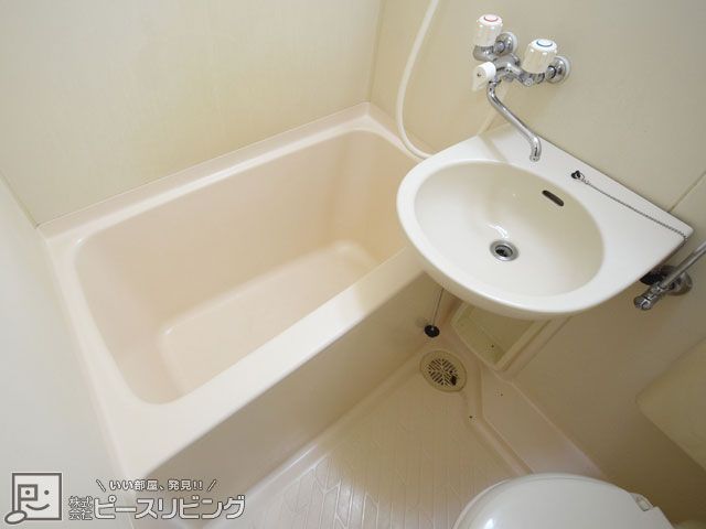 1K Apartment for Rent in Tokushima City, Tokushima - Thumbnail 2