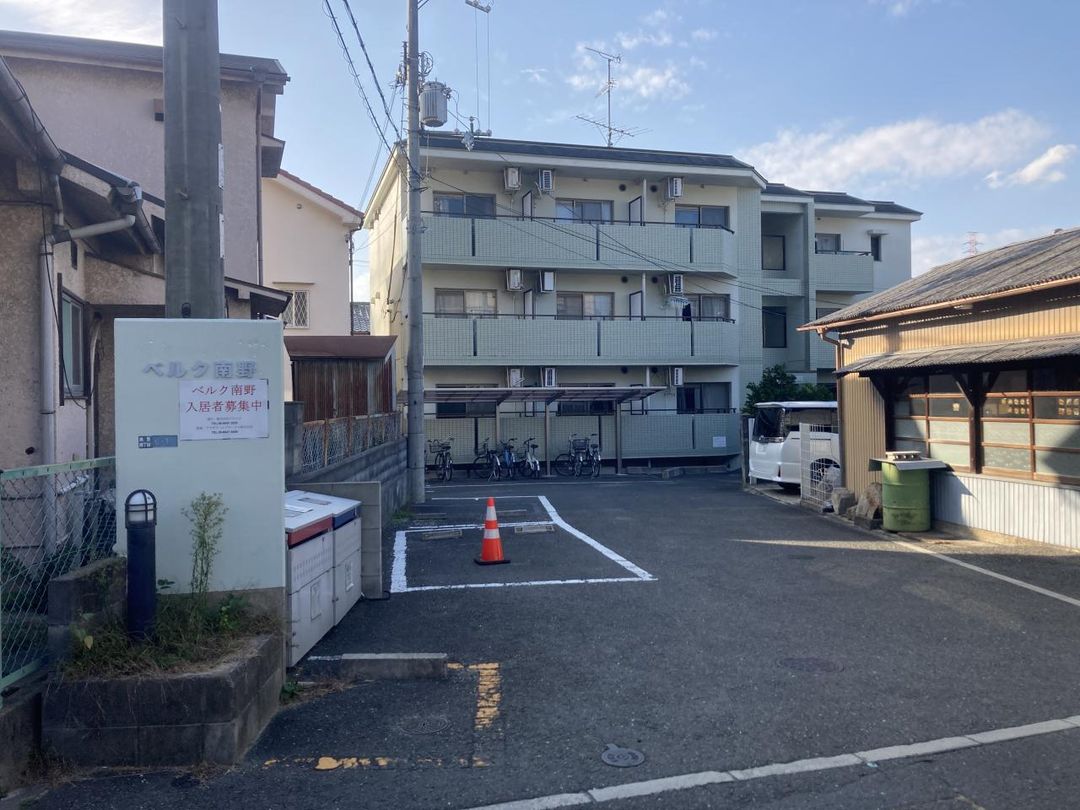 1K Apartment for Rent in Shijonawate, Osaka - No Key Money - Thumbnail 3