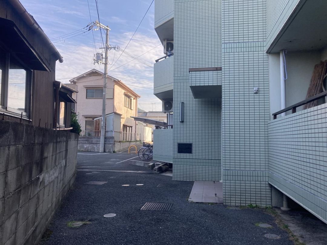 1K Apartment for Rent in Shijonawate, Osaka - No Key Money - Thumbnail 2