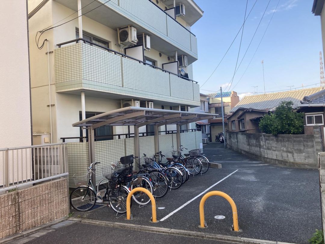 1K Apartment for Rent in Shijonawate, Osaka - No Key Money - Thumbnail 4