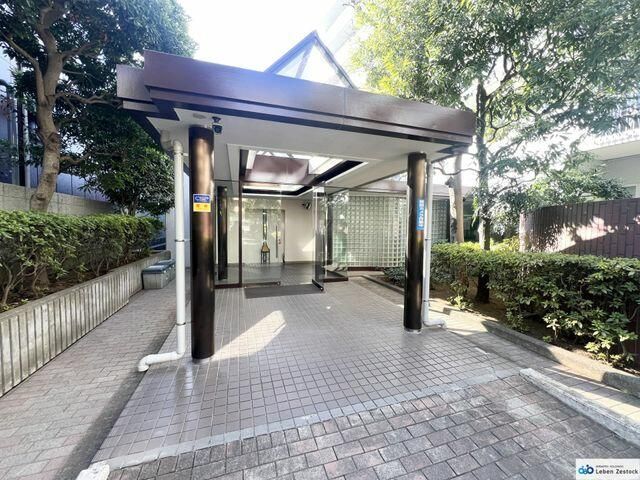 Renovated 3LDK Apartment with Private Garden in Itabashi, Tokyo - Thumbnail 2
